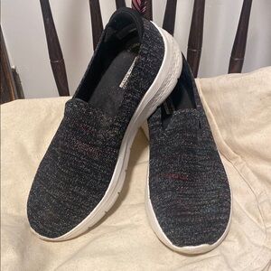 Skechers Goga Mat Air Cooled In Exceptional Used Condition